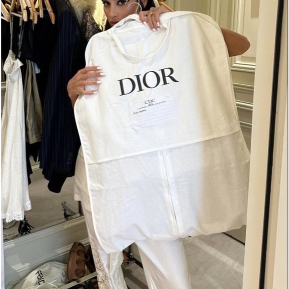 Dior - Picture 1 of 4